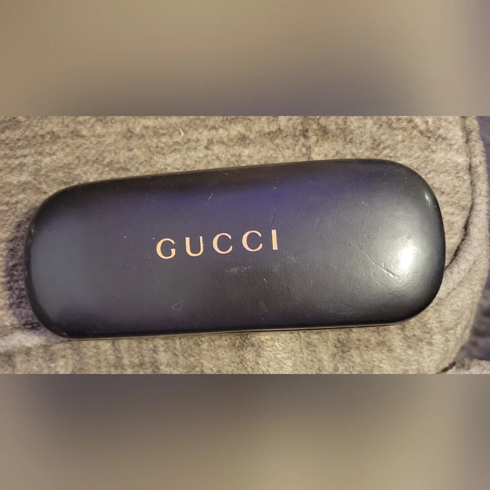 Gucci Clamshell Eyegass Case W/Cleaning‎ Cloth